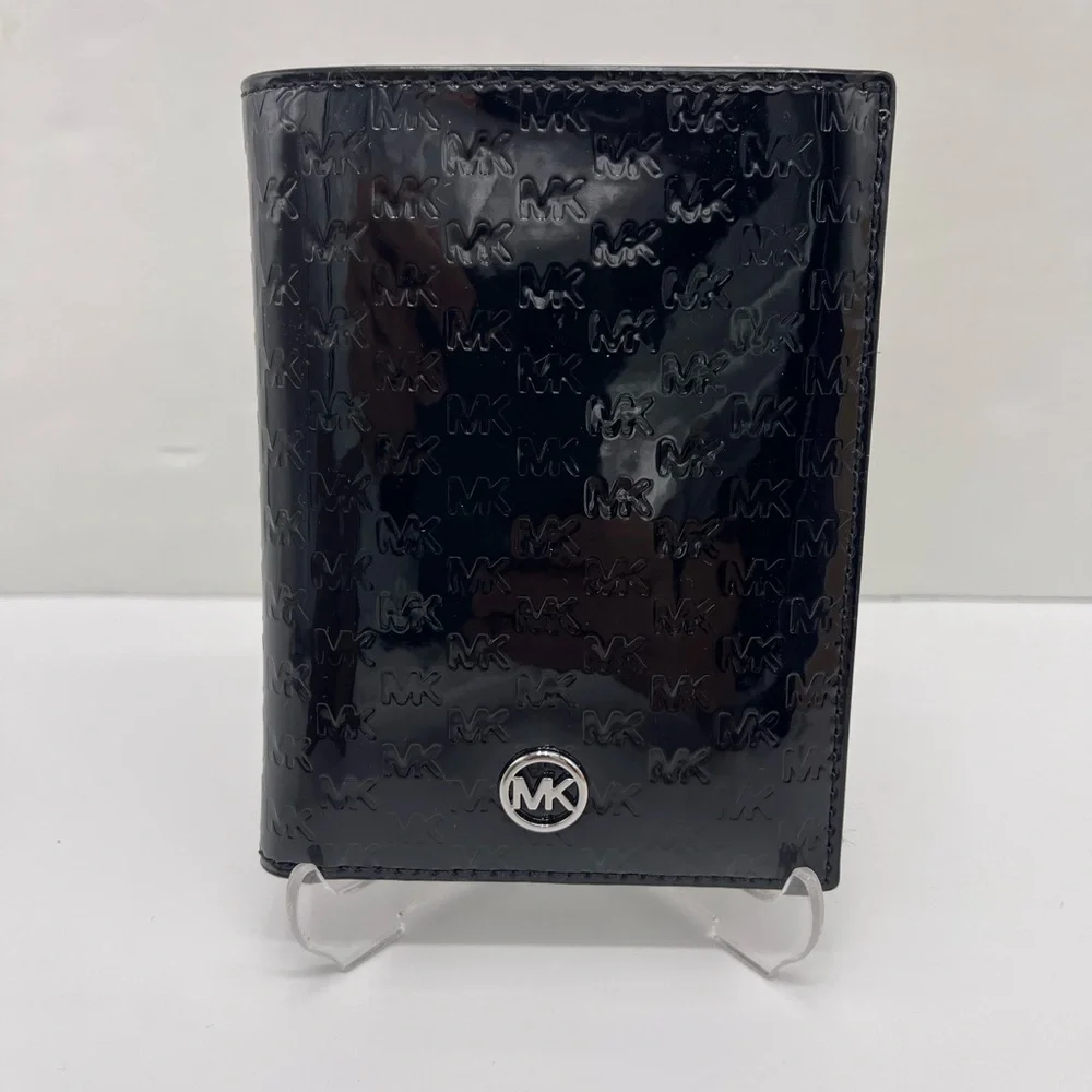 Michael Kors Jet Set Travel Md Sign Patent Logo Debossed Passport Case Black